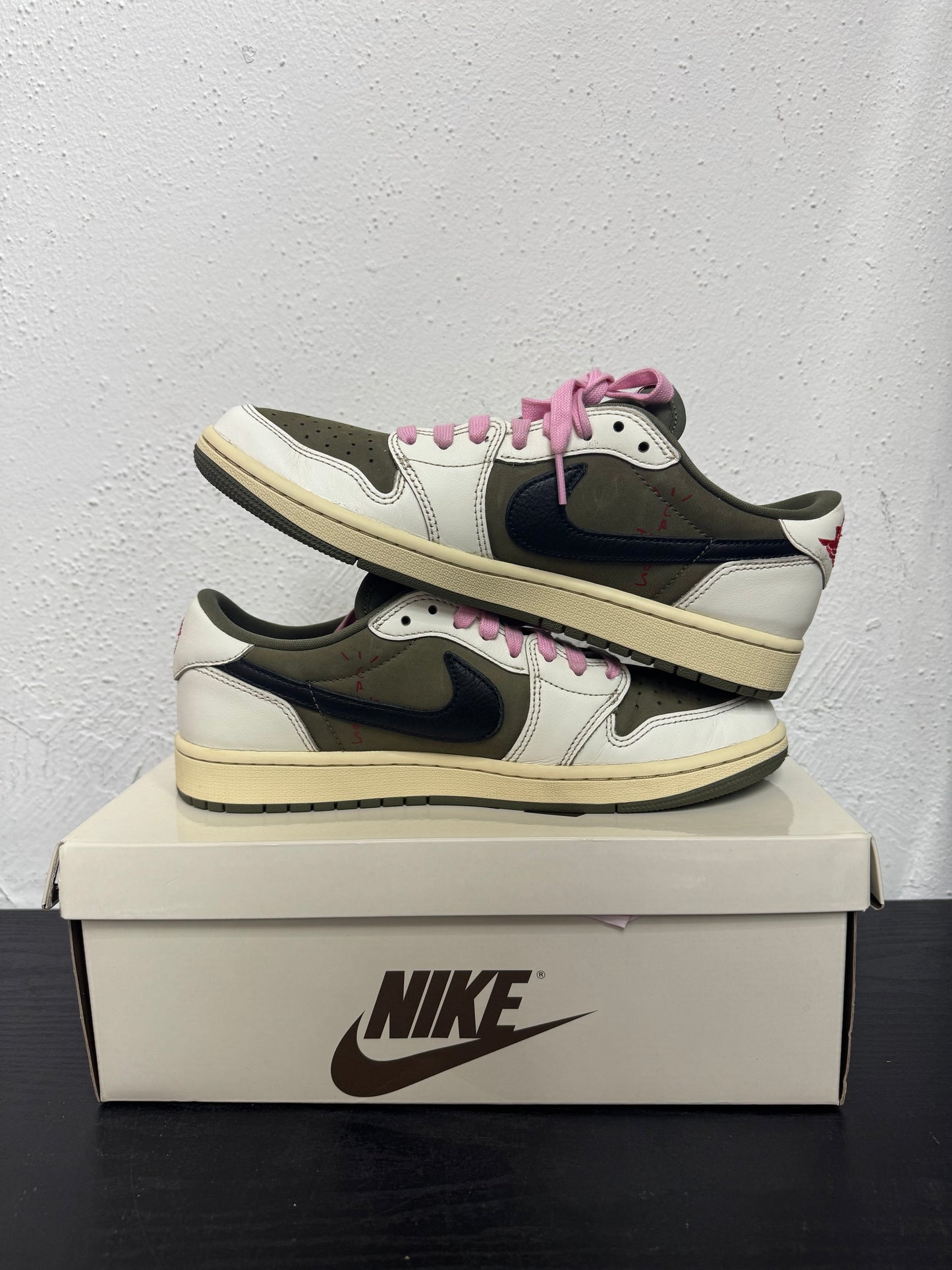 JORDAN 1 LOW TRAVIS SCOTT MEDIUM OLIVE (USED)