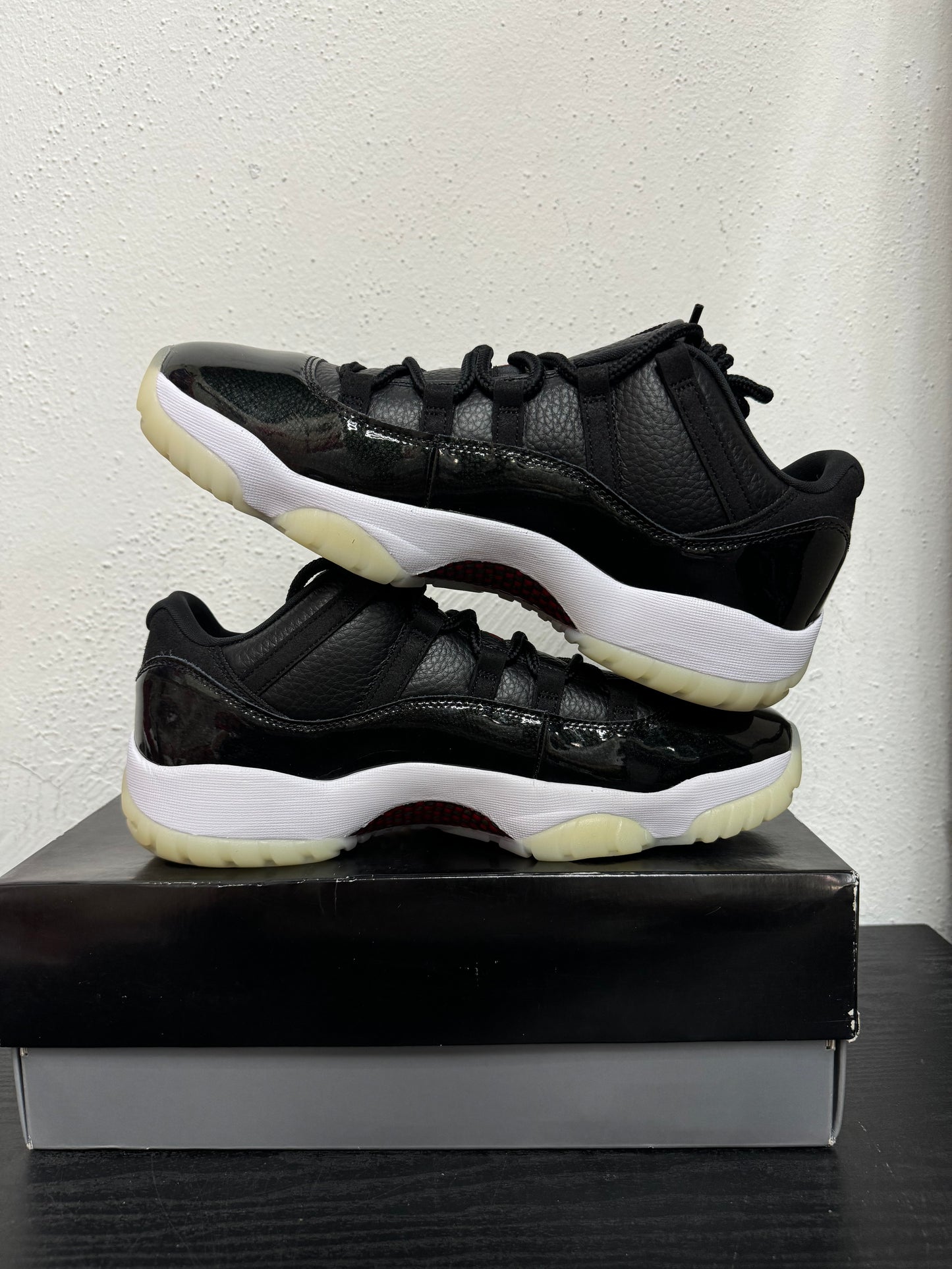 JORDAN 11 LOW 72-10