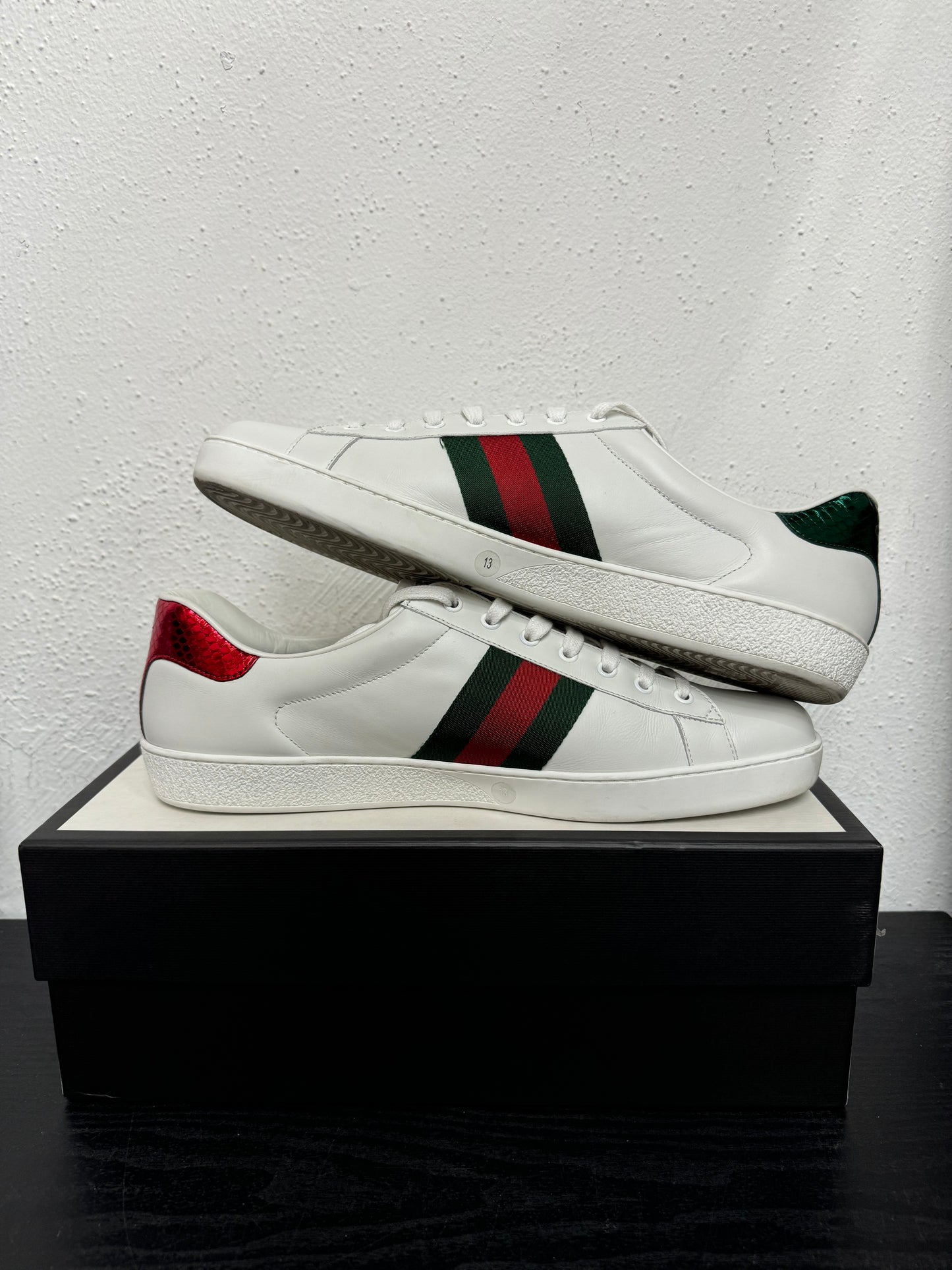 GUCCI DESIGNER SNEAKER (USED)