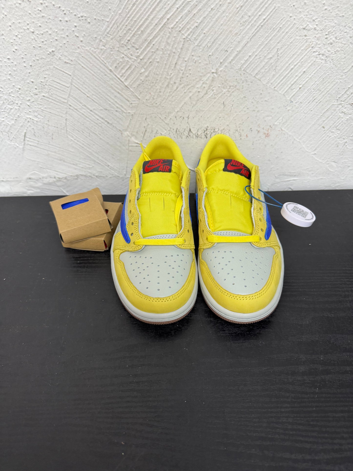 JORDAN 1 LOW TRAVIS SCOTT CANARY YELLOW (NB)