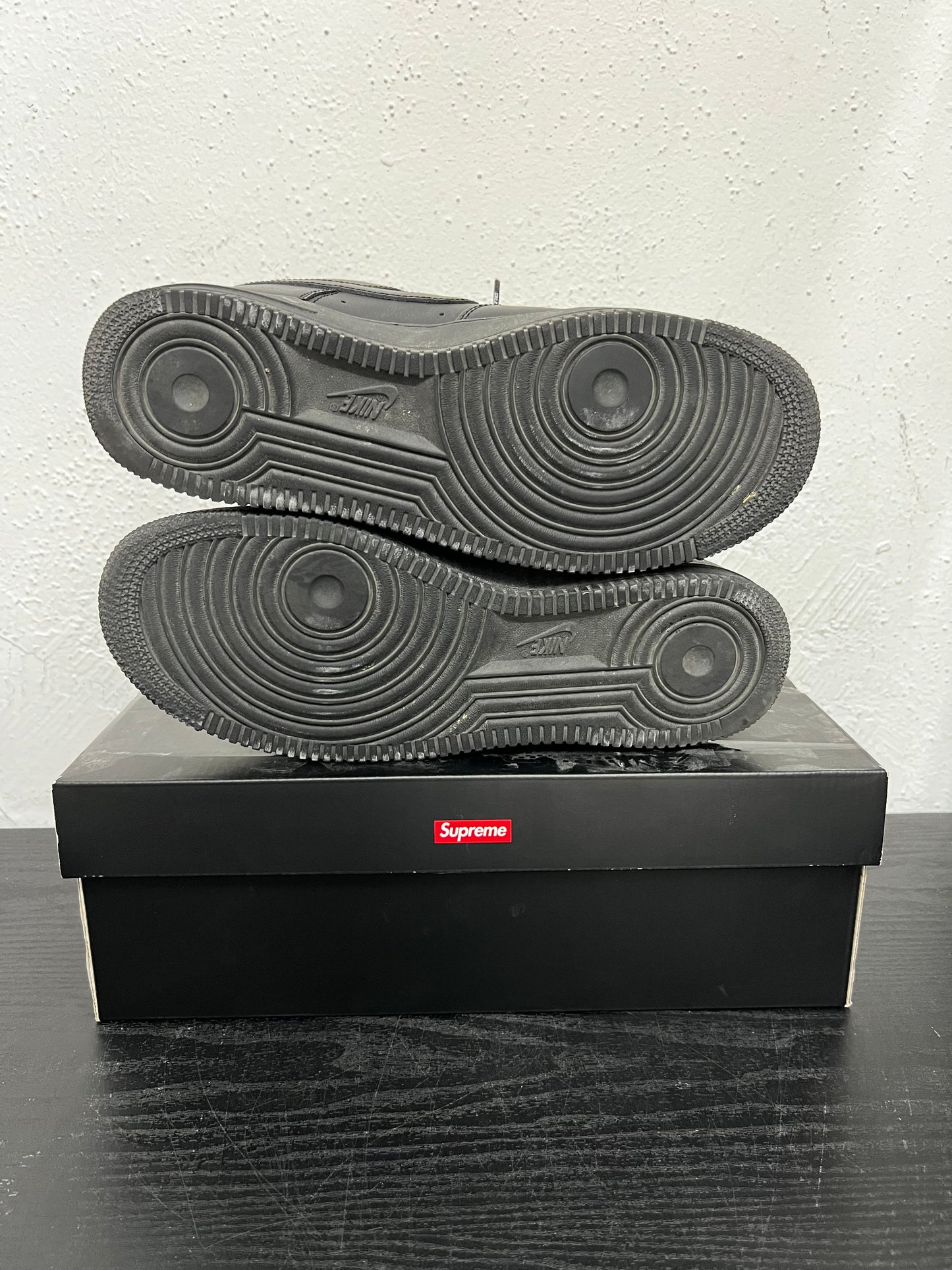 AIR FORCE SUPREME BLACK (USED)