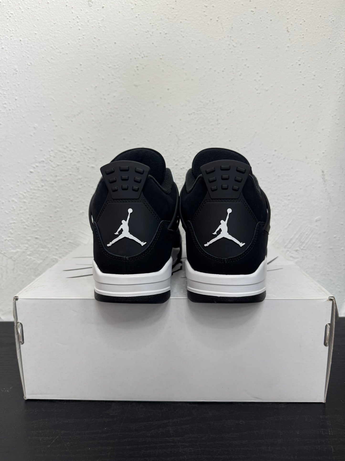 JORDAN 4 WHITE THUNDER