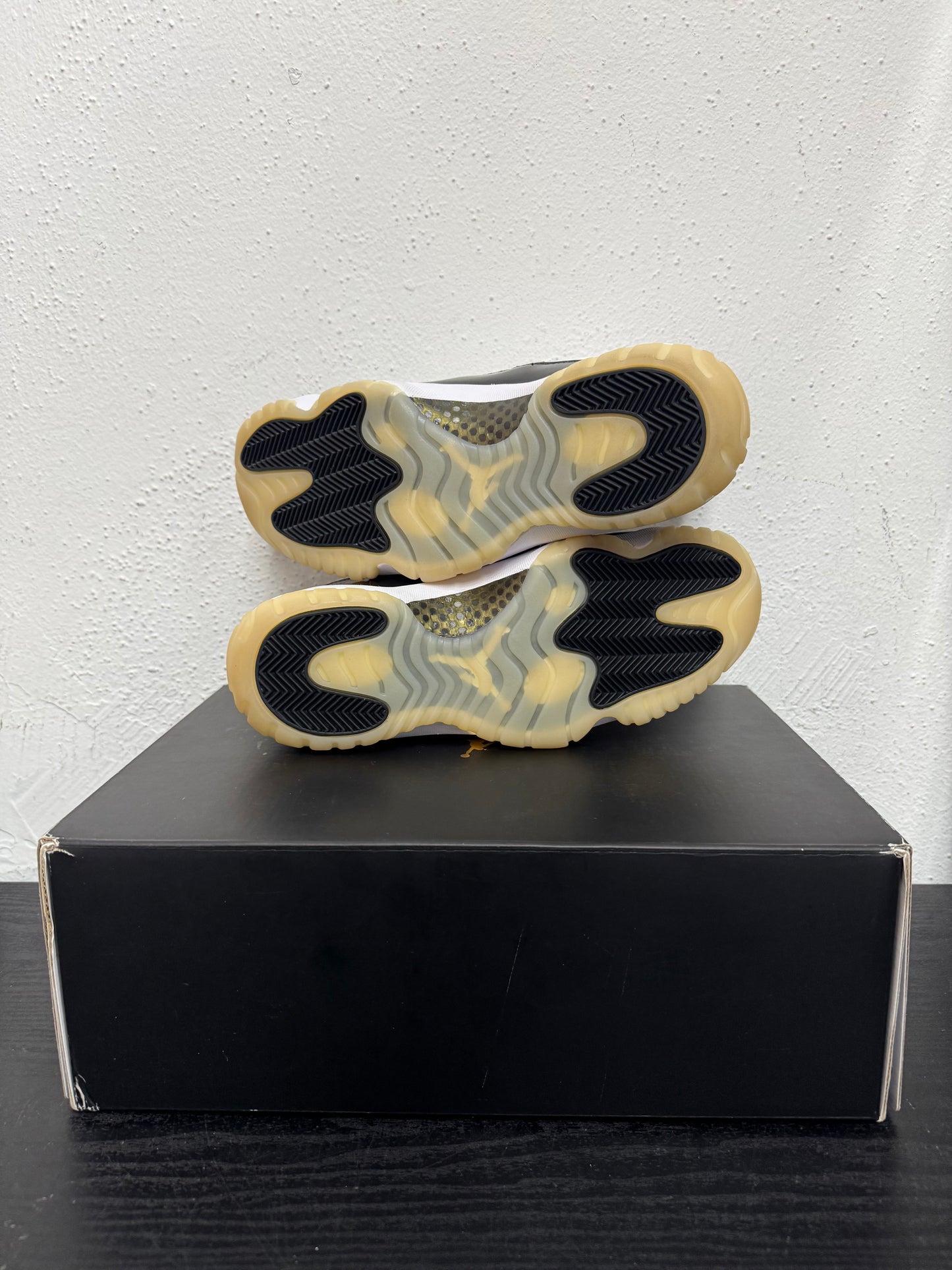 JORDAN 11 DMP GRATITUDE (USED