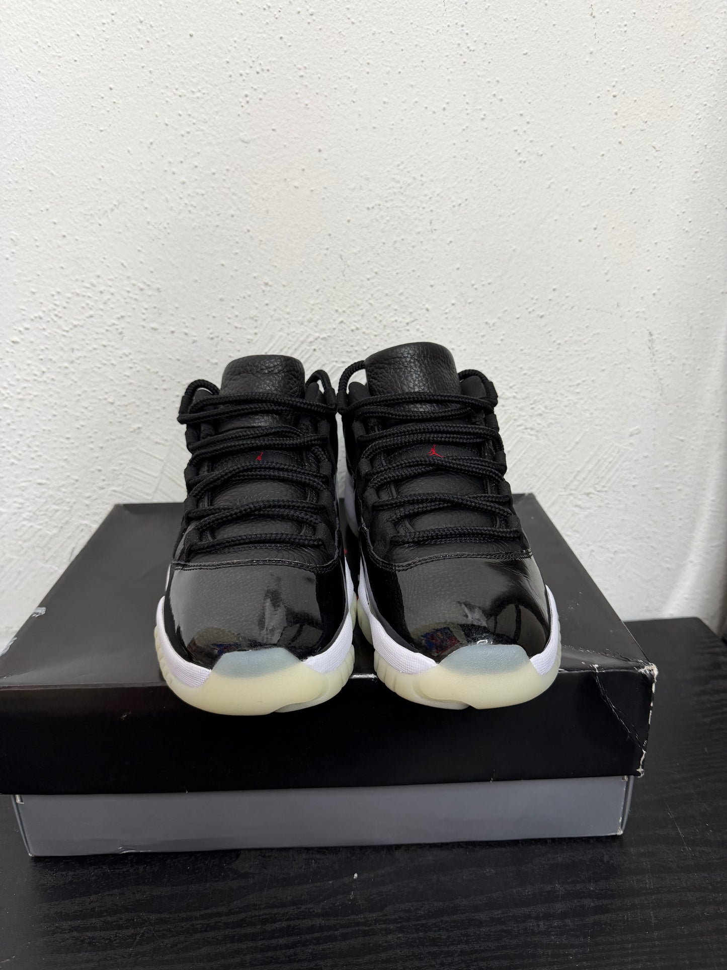 JORDAN 11 LOW 72-10 (USED)