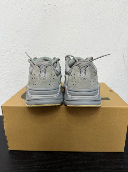 YEEZY 700 INTERIA (USED