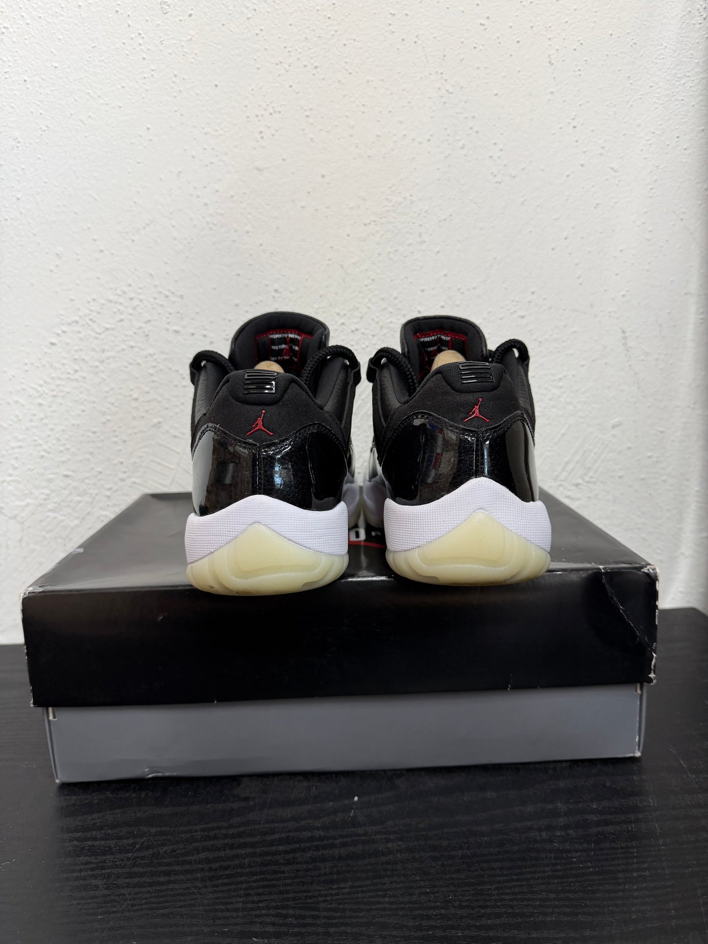 JORDAN 11 LOW 72-10 (USED)