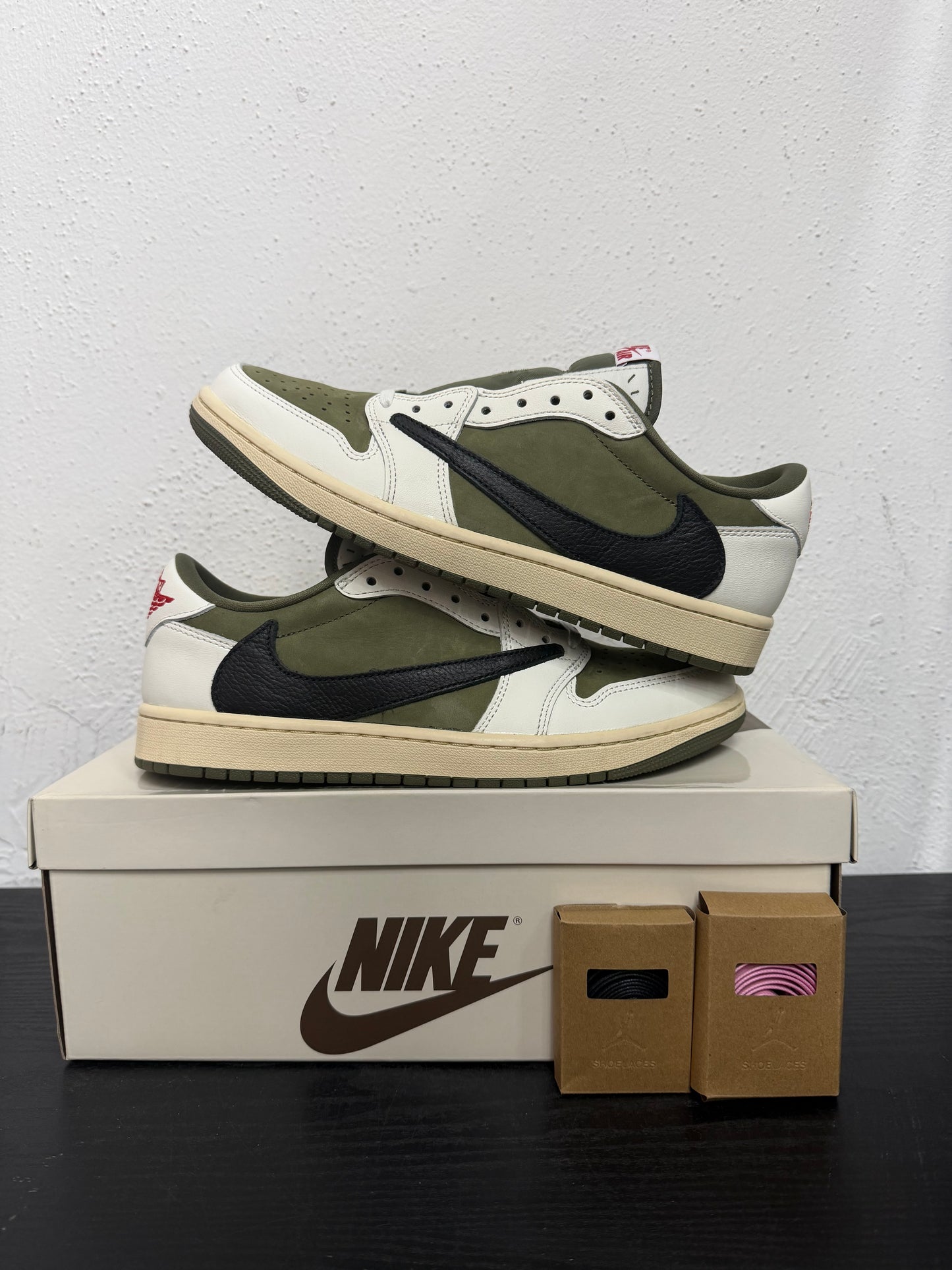 JORDAN 1 TRAVIS SCOTT MEDIUM OLIVE