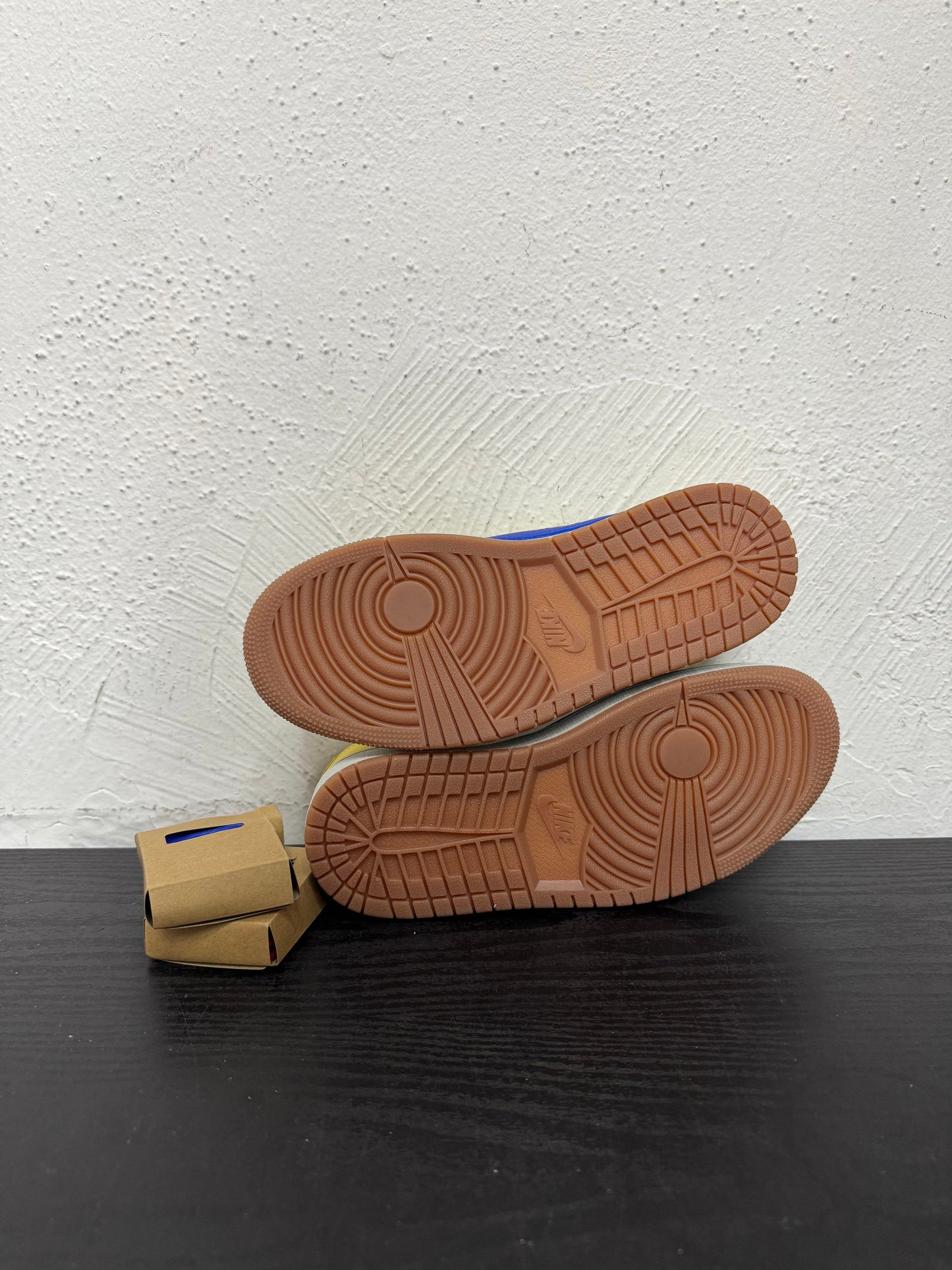 JORDAN 1 LOW TRAVIS SCOTT CANARY YELLOW (NB)