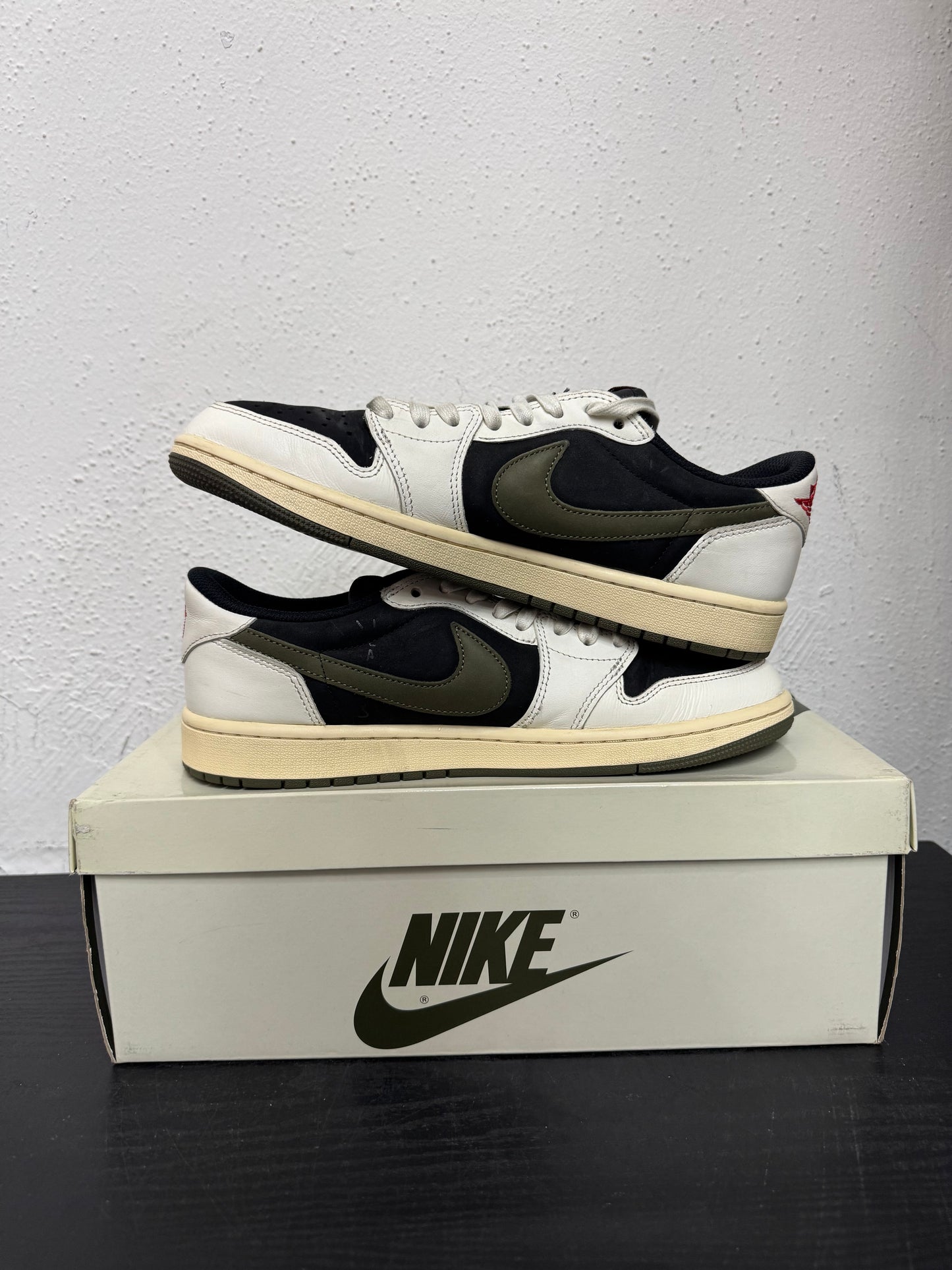 JORDAN 1 LOW TRAVIS OLIVE (USED)
