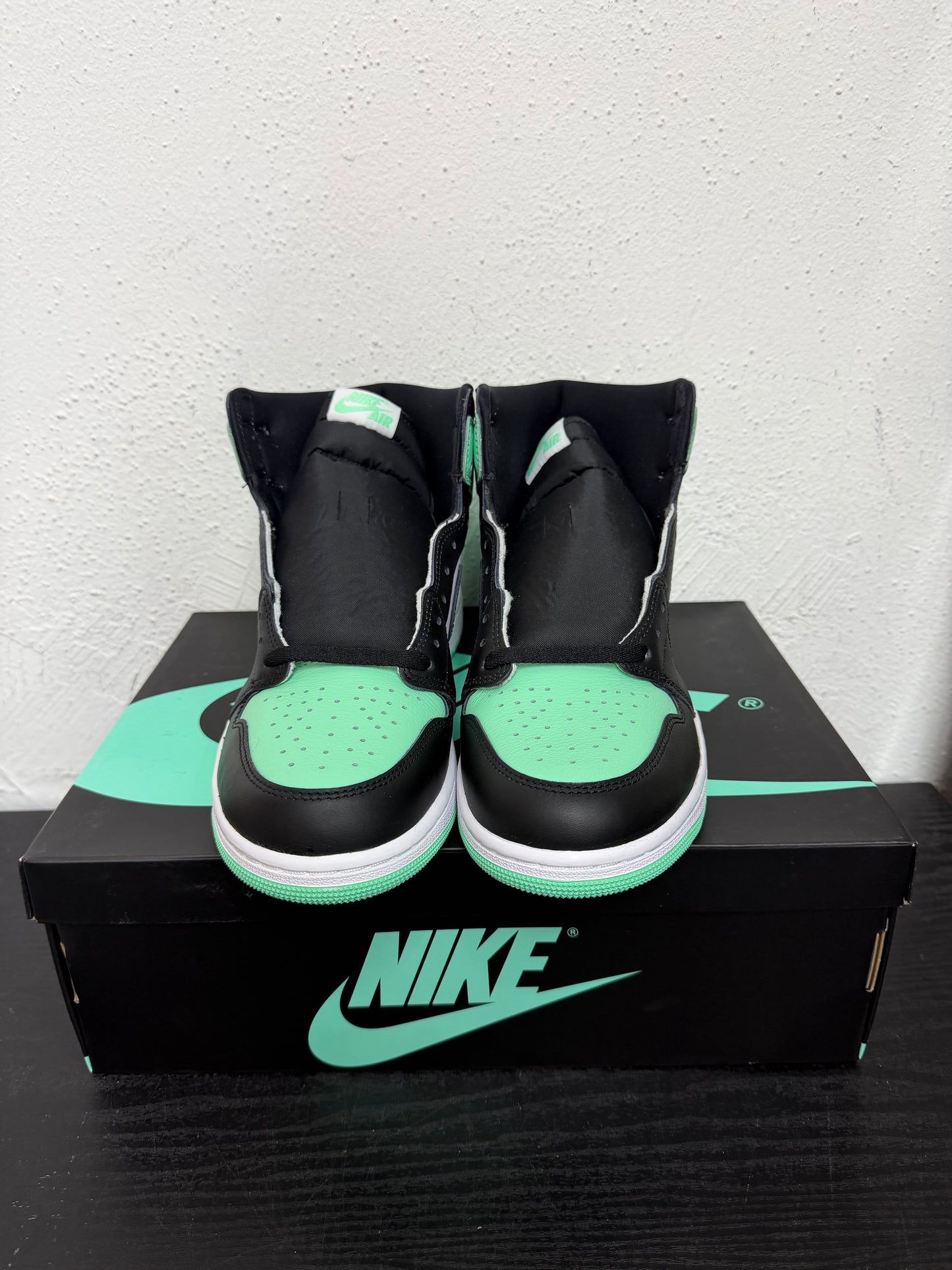 JORDAN 1 GREEN GLOW