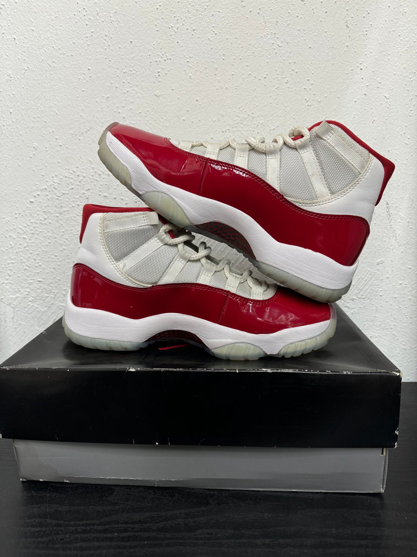 JORDAN 11 CHERRY (USED)