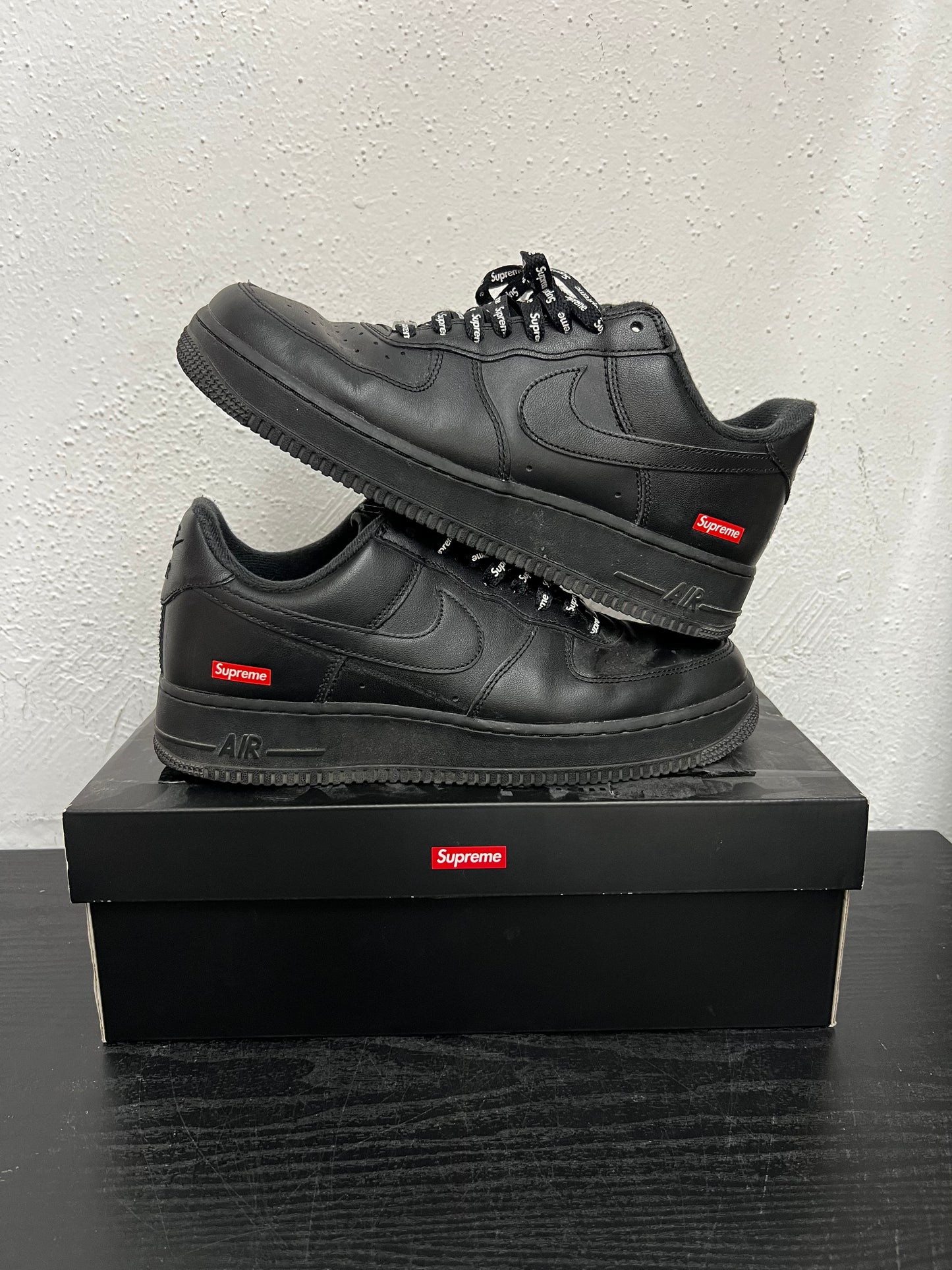 AIR FORCE SUPREME BLACK (USED)